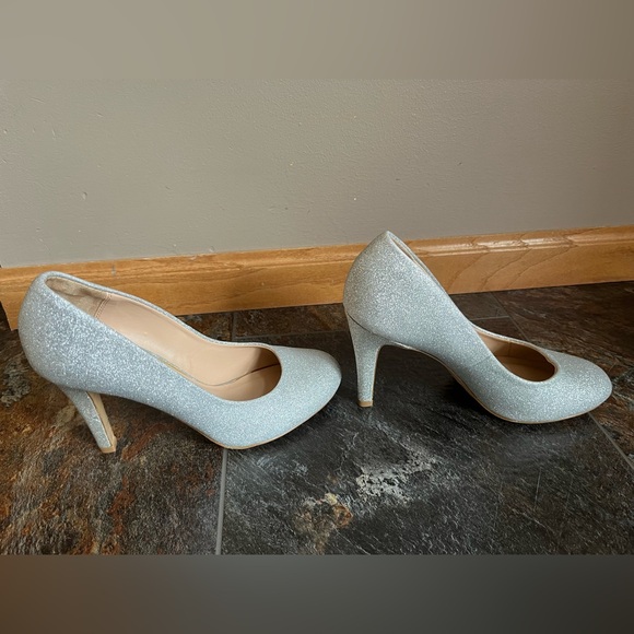 Women’s Kelly and Katie silver glitter/ sparkle heels size 8.5 - Picture 3 of 10